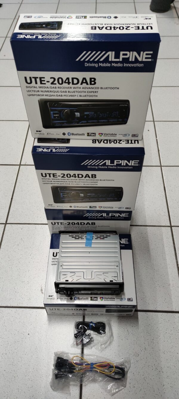 Alpine UTE 204 DAB inkl DAB Antenne – Bild 2
